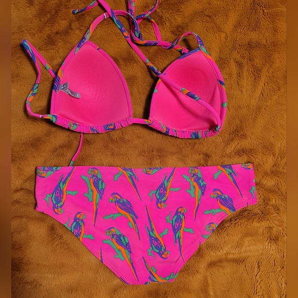 PRE-OWNED Aerie Vibrant Pink Parrot Print Bikini - Picture 2 of 4